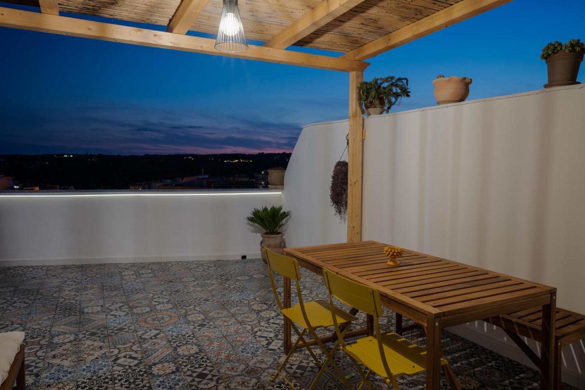 Vico Larzio 6 "Terrazza Sul Vico" Daire Noto Dış mekan fotoğraf